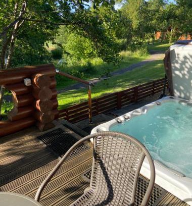 Morpeth House | Laura's Lodge Hot Tub Log Cabin, Felmoor Park, Morpeth, Northumberland
