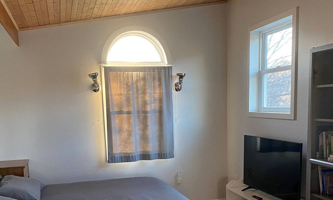Paonia House | Laura's View Tower - King, Birders' Paradise, Desks, Wifi