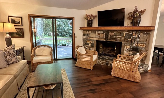 Highlands Cottage | Laurel Cottage- 3 BR/2 baths - Serenity in Highlands, NC