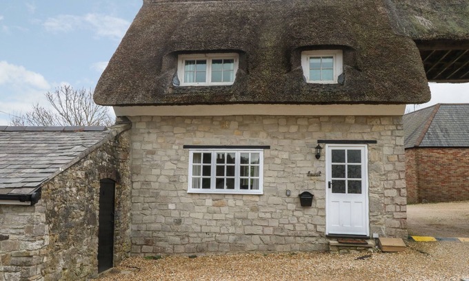 Osmington Mills Cottage | LAUREL COTTAGE, pet friendly, character holiday cottage in Osmington