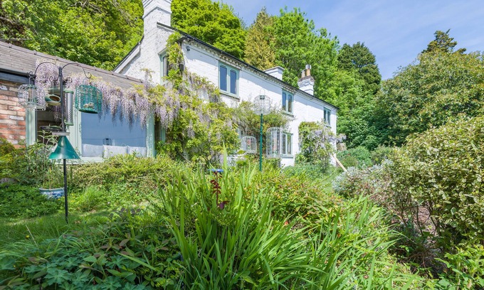 Little Malvern House | Laurel Cottage - The Retreat