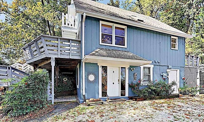 Royal Pines House | Laurel View Cottage: Asheville destination with views, hot tub. Close to restaurants and more!