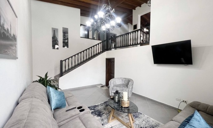 La America House | Laureles House