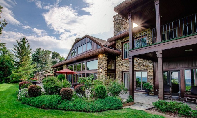 Hendersonville House | Laurelgate Spectacular Mountain Escape close to Hendersonville & Asheville