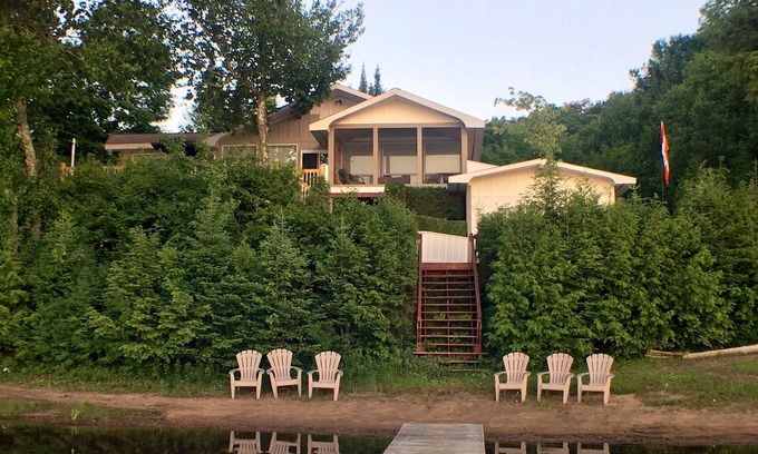Harrington Cottage | Laurentian Lakeside Cottage 55, 4-season, 5-bedroom, 3.5 bath cottage sleeps 10