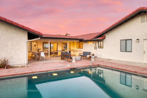 Yucca Valley House | Lava Rocks by AvantStay Gorgeous Desert Haven w Pool Hot Tub Fire Pit Ping Pong