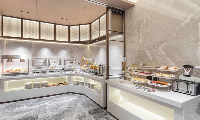 Tianhe Center Hotel | Lavande International Hotel Guangzhou TaiKoo Hui Square Shipaiqiao Metro Station Branch - Free Shuttle Bus to Canton Fair Complex During Canton Fair Period