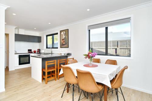 Burnside House | Lavandula 3 - Christchurch Holiday Homes