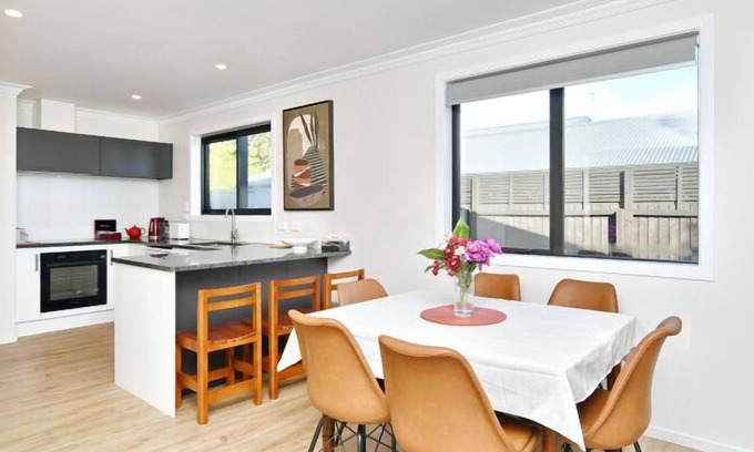 Burnside House | Lavandula 4 Bedroom-4 Bedroom holiday home in Burnside