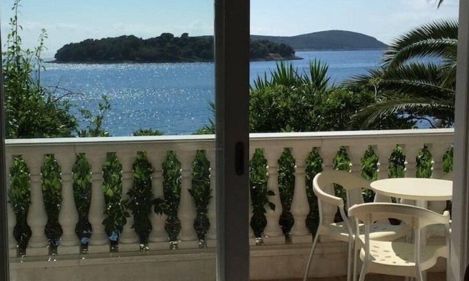 Maslinica Apartment | Lavender Apartment - stunning sea view