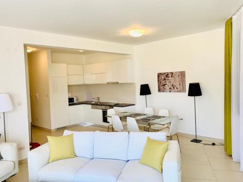 Donji Morinj Apartment | Lavender Bay Apartment B13