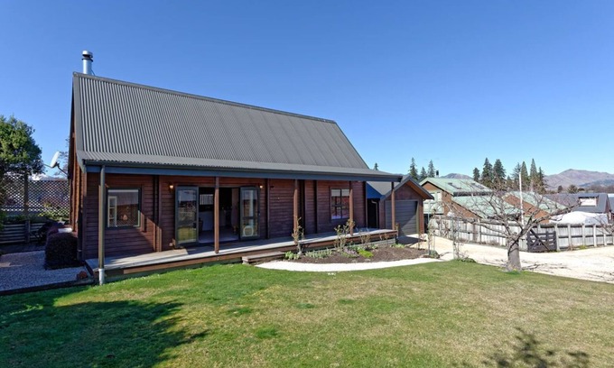 Hanmer Springs House | Lavender Cottage - Hanmer Springs Holiday Home