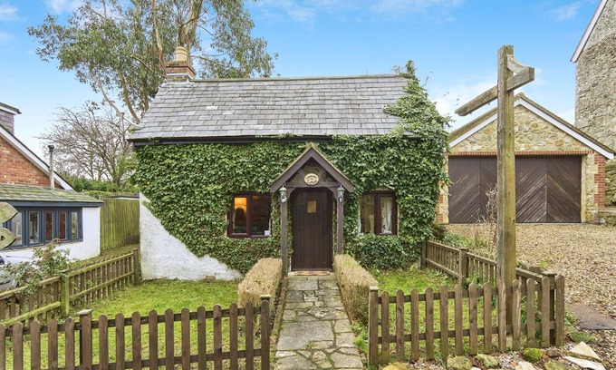 Arreton Cottage | Lavender Cottage - a cottage that sleeps 5 guests in 3 bedrooms