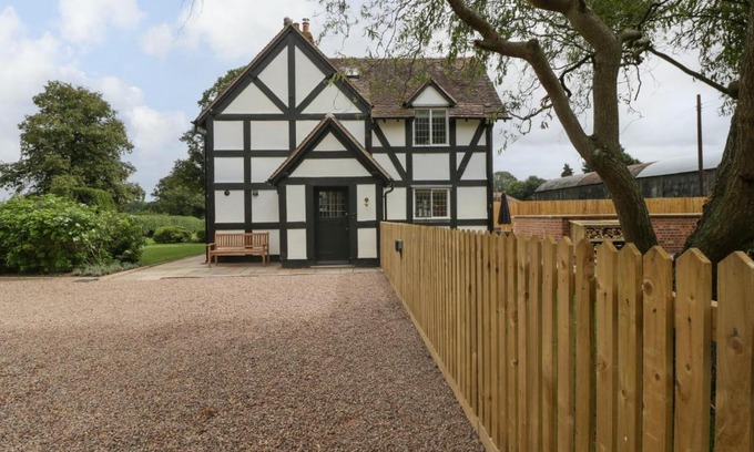 Malvern House | Lavender Cottage