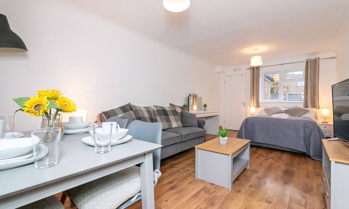 Chesfield House | Lavender Garden Suite