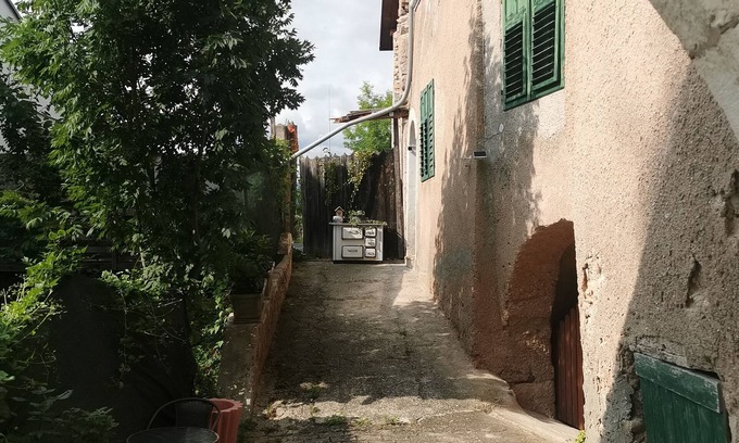 Sarnonico Bed & Breakfast | Lavender House Small apartment made from an old village house