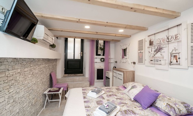 Dubrovnik Old Town Apartment | Lavender Room - Double Room (Ground Floor)