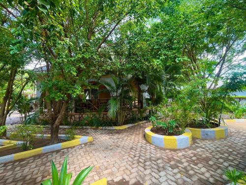 Adjumani Hotel | Lavic Country Resort Adjumani
