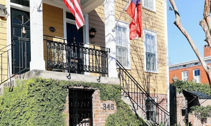 Historic Downtown Savannah House | Lavinia Low House|Historic Townhouse near Jones St