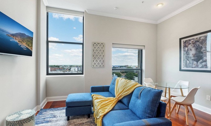 Poplar Apartment | Lavish 1BR w/Pool & Gym Access