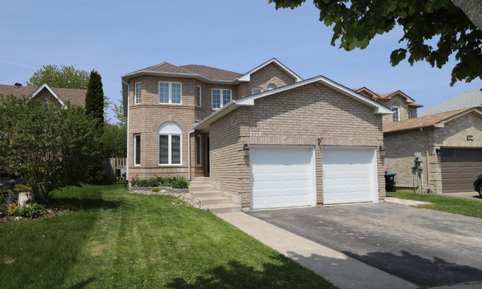 Alcona House | Lavish 4BR House Near Simcoe Lake & FH Resort