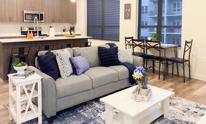 Downtown Louisville Apartment | Lavish Apartment in the Heart of Louisville! Pool, Hot Tub, Gym, & Virtual Golf!