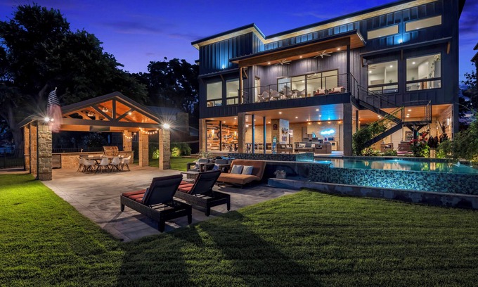 Kingsland House | Lavish Family Oasis - Infinity Pool, Onsite Boat Rental