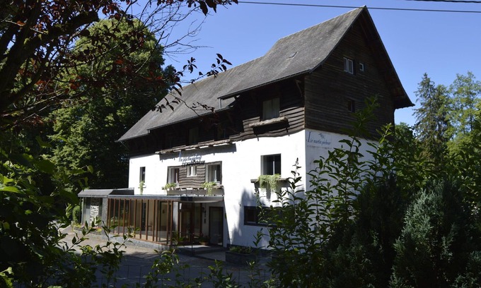 Fauvillers House | Lavish Holiday Home in Fauvillers with Garden