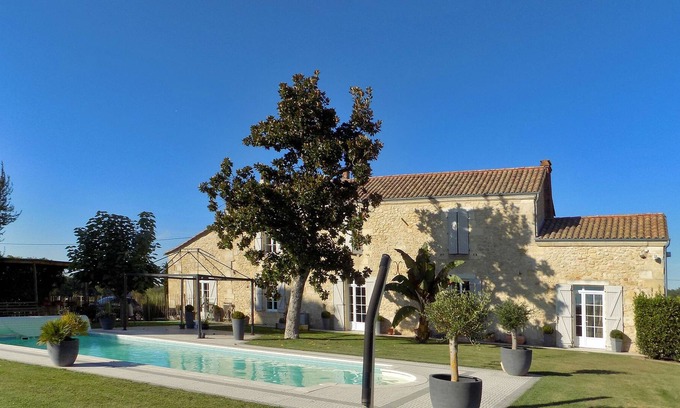Sallebruneau House | Lavish Holiday Home in Frontenac with Private Pool & Garden