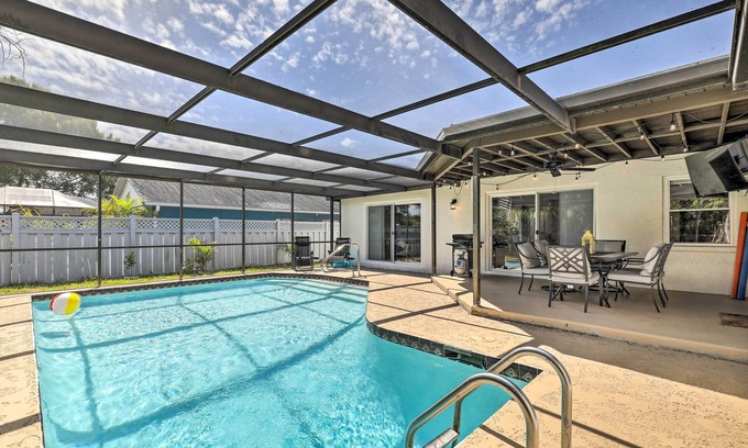 Holiday Lakes West House | Lavish Holiday Home w/Lanai & Heated Outdoor Pool