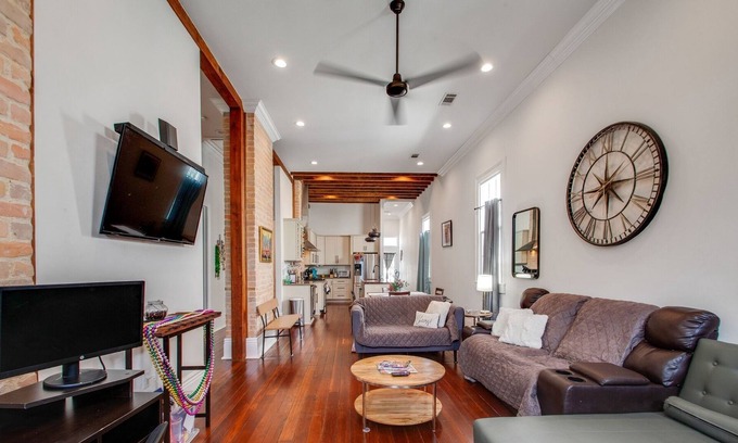 Esplanade Ridge House | Lavish Home, Central In A Safe Area 3 Bedroom Home by Redawning