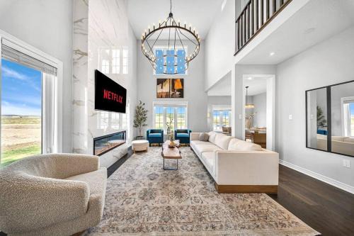 Hamilton House | Lavish Home on Hamilton Mountain