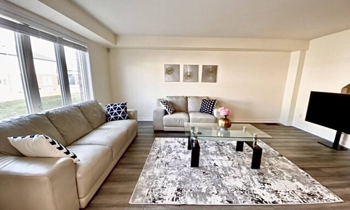Thorold House | Lavish house near Niagara Falls