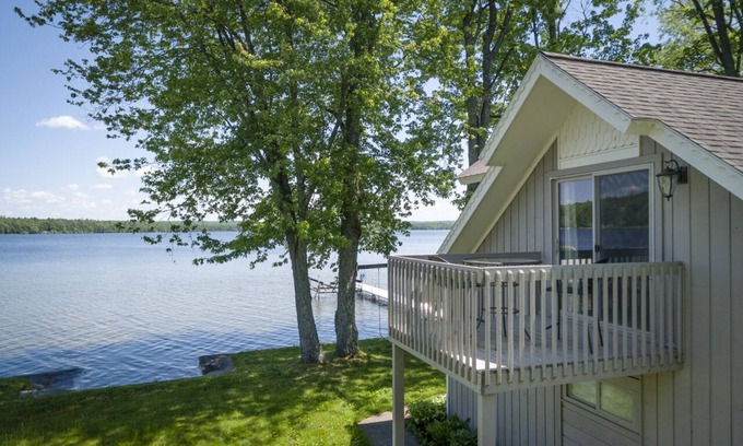Interlochen House | Lavish Lakehouse - Steps to Water-Kayaks, Dock & Boat Hoist, BBQ-Boaters Welcome