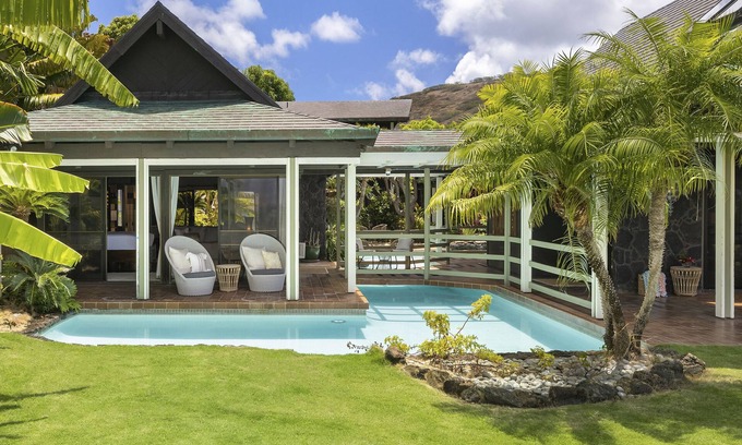Portlock House | Lavish Oceanfront Estate w/Pool, Spa & AC - Close to Beaches: Maunalua Sunset
