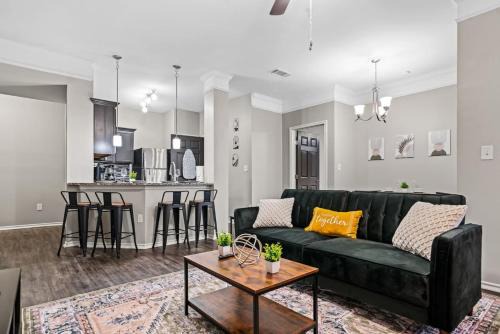 Fossil Creek Apartment | Lavish Retreat 2BR, 2BA Pool
