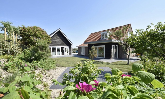 Julianadorp aan zee Villa | Lavish Villa in Julianadorp aan zee