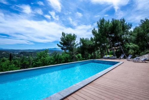 Le Tholonet Apartment | Lavish Villa First Floor near Aix with Pool, AC & Sainte-Victoire Views - Le Tholonet