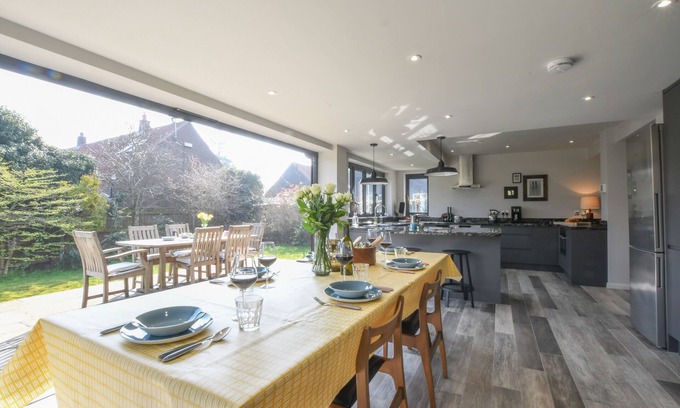 Walberswick Cottage | LAVVANDE, WALBERSWICK, pet friendly, with open fire in Walberswick