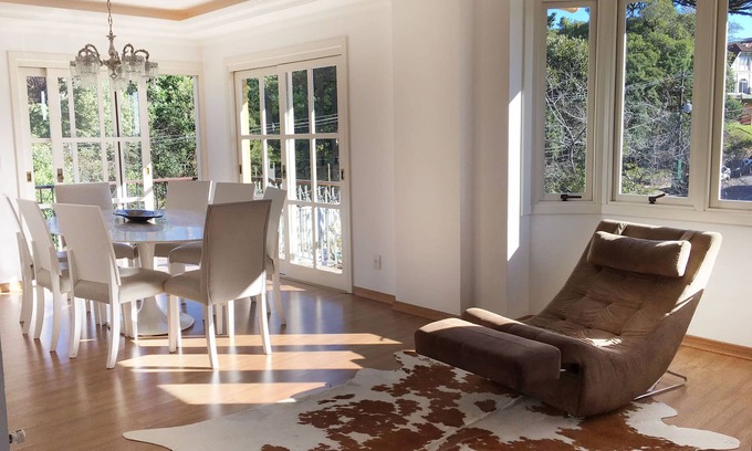 Planalto Apartment | Lawn Centre - Luxury triplex overlooking the Quilombo Valley