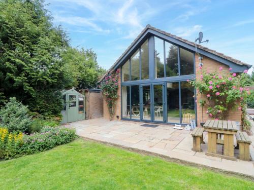 Potter Brompton House | Lawnswood