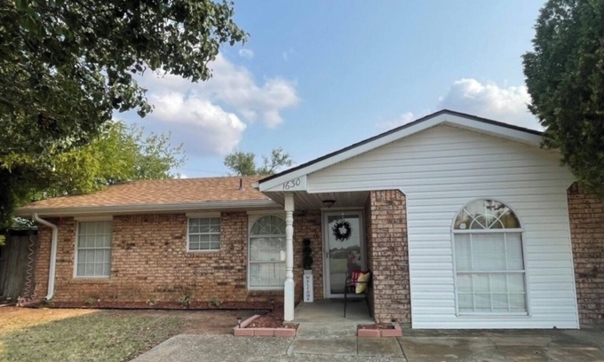 Lawton House | Lawton/Fort Sill Home near Airport