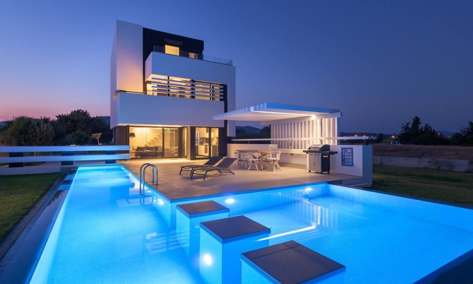 Gennadi Villa | Laysan Albatross Villa Beach Front