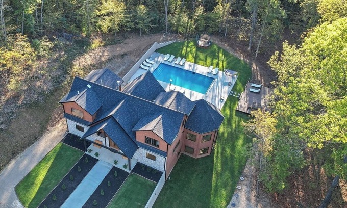 Logan Cabin | Lazaj Luxury Lodge With Saltwater Heated Pool