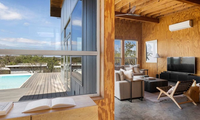 Llano House | Lazo House - A Riverfront Retreat