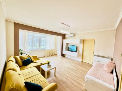 Burgas Apartment | " Lazur Beach " Cozy one-bed flat in Burgas