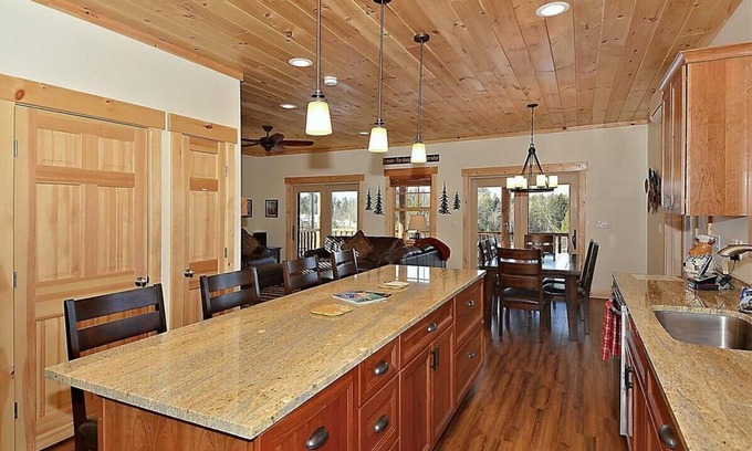 Morrisville Cabin | Lazy Bear Lodge: 4 br log home, fireplace, a/c, hot tub, pond & views!