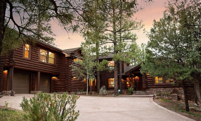 Torreon House | Lazy Bear Lodge in Torreon. Game room, hot tub, something for everyone!