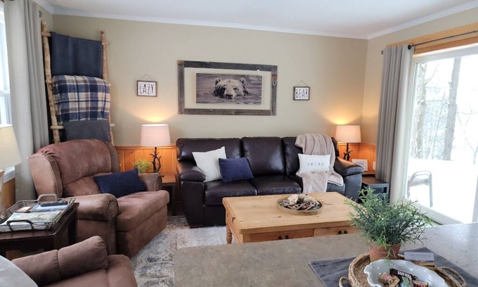 Lake Tomahawk Condo | Lazy Bear Lodge with Boat Slip on Lake Tomahawk