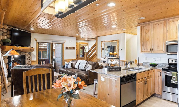 Park City House | Lazy Bear Log Cabin Canyons Park